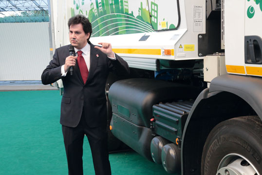 Luís Vidal, ingeniero de Producto en Renault Trucks, explica las principales características de este vehículo