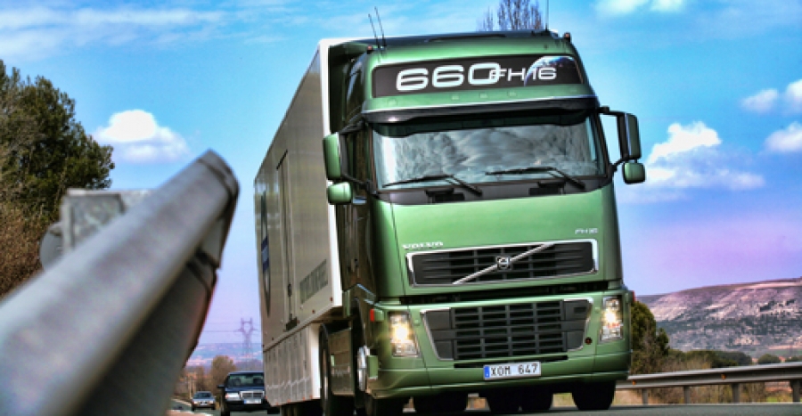 Volvo Trucks se impone el reto de la reducción de emisiones en los transportes propios