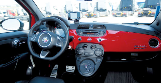 Interior del Fiat Abarth 500