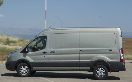 Prueba de la furgoneta Ford Transit FT250S Van 2.2 TDCi - Transporte  Profesional