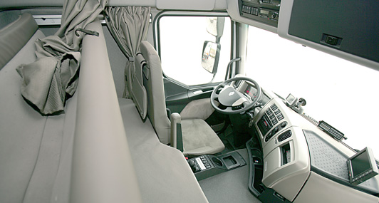 Cabina del Renault Premium Ruta 450.19T