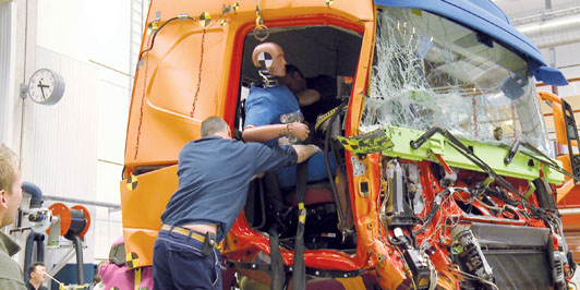 La cabina aguanta un impacto de 80 km/h sin graves daños para el conductor