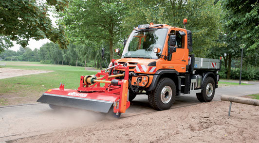 Unimog con implementos