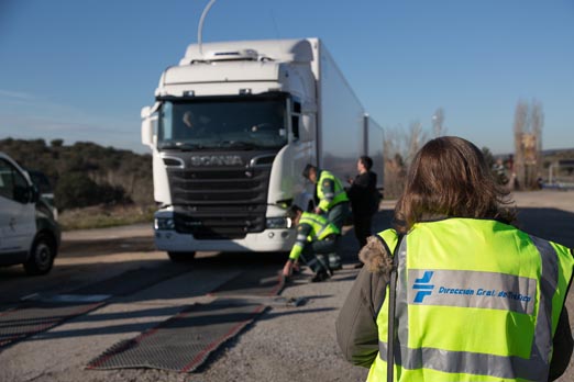 Prueba del megatrailer ocn la DGT