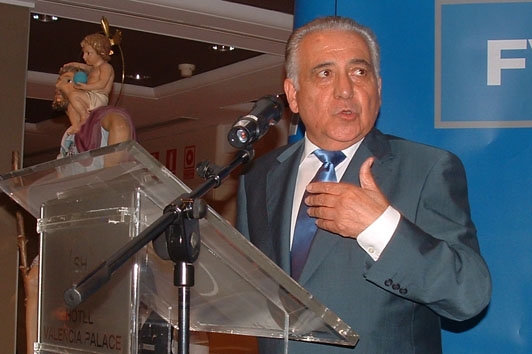 José Mazo recogiendo el premio Andrés Mira
