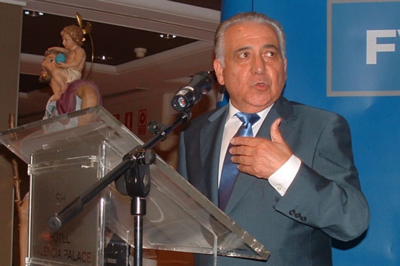 José Mazo recogiendo el premio Andrés Mira