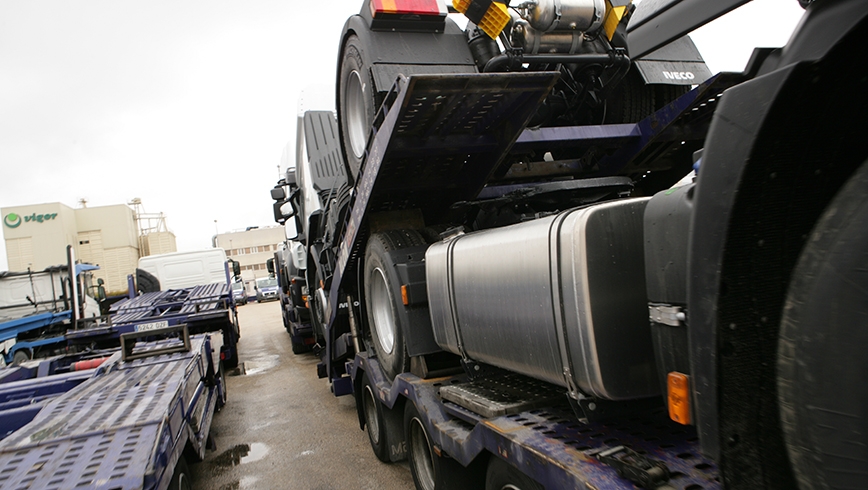 Camion portavehiculos