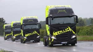 Convoy de Iveco acompañando a Metallica