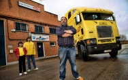 Alvi y sus hijos y su Freightliner