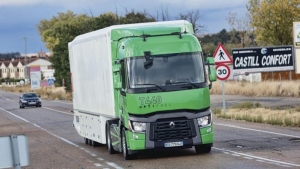 Camión Renault Trucks por carretera