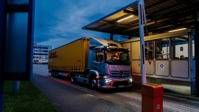 DHL Freight prueba con éxito el Mercedes-Benz eActros 300 Tractor para transporte sostenible en Europa