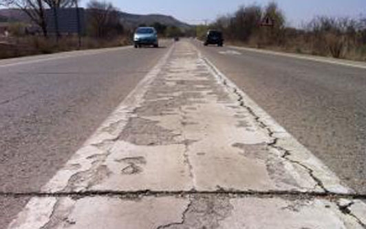 Detalle del firme de una carretera española