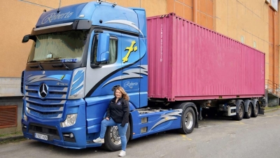 “Ser camionera no está reñido con la feminidad”