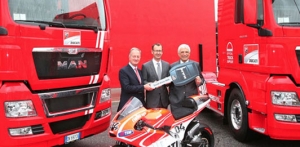 Entrega de los camiones MAN al equipo Ducati