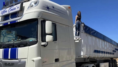 "Conduzco por vocación": la mirada de Noa al volante del transporte en España