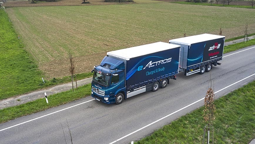 Mercedes-Benz eActros con remolque