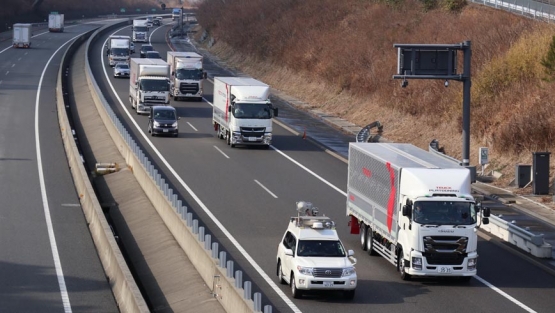 Platooning Daimler en Japón