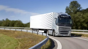 Camión de Volvo Trucks circulando por carretera