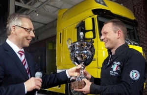 Rinze Louwsma recibe el premio al Mejor Técnico Europeo DAF 2012