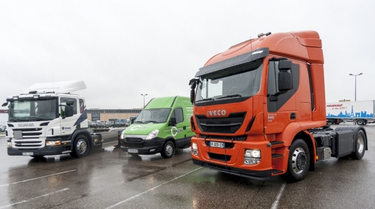 Iveco Stralis Hi Road AT 440S33 TP versus Scania OC 09 P340