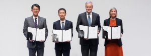 Karin Rådström, CEO de Daimler Truck, Koji Sato, CEO de Toyota, Karl Deppen, CEO designado de la nueva holding y Satoshi Ogiso, CEO de Hino  