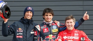 Daniel Ricciardo, Carlos Sainz Jr., y Antonio Albacete