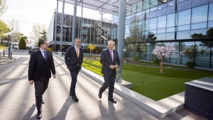 l consejero de Economía, Hacienda y Empleo de la Comunidad de Madrid visita el hub de servicios de Continental