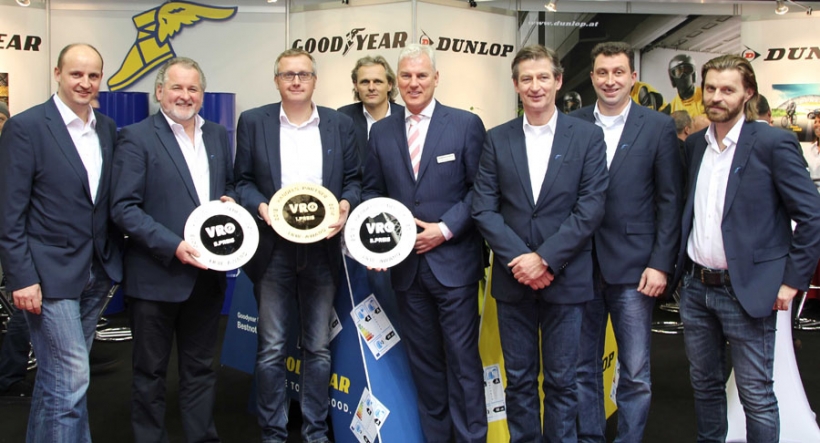 Equipo de Goodyear en AutoZum 2015