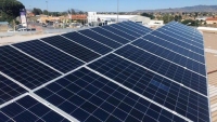 Placas solares de una estación de servicio Andamur