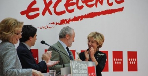 José Luis López-Schümmer recogiendo el premio Madrid Excelente