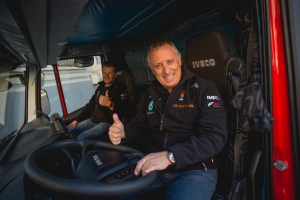 Pep Vila y Xavi Colomé en la planta de Iveco