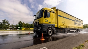 Pruebas de conducción segura de Mercedes-Benz Trucks en Nürburgring