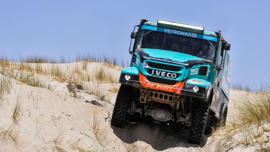 Iveco patrocinador del equipo Petronas De Rooy