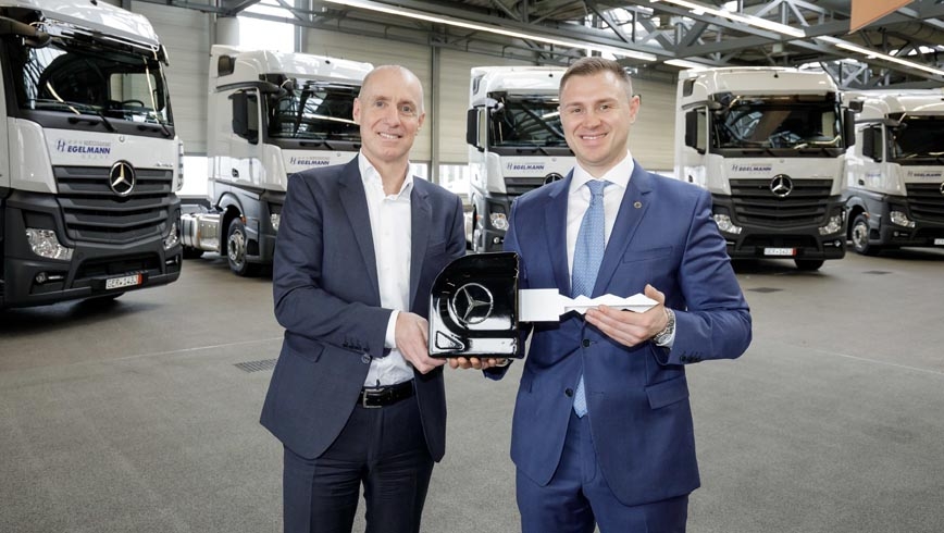 Mercedes-Benz Trucks y Hegelmann