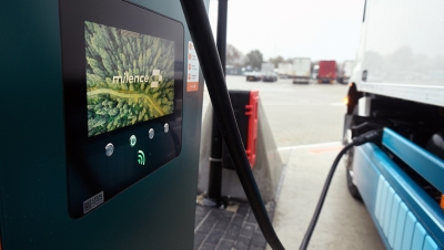 DKV Mobility amplía su red de carga para camiones eléctricos con Milence
