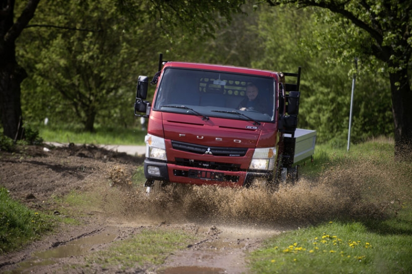 Fuso lanza la versión 4x4 del Canter