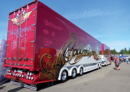 Scania R 560 dedicado a Madonna