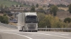 Camión Volvo circulando por carretera